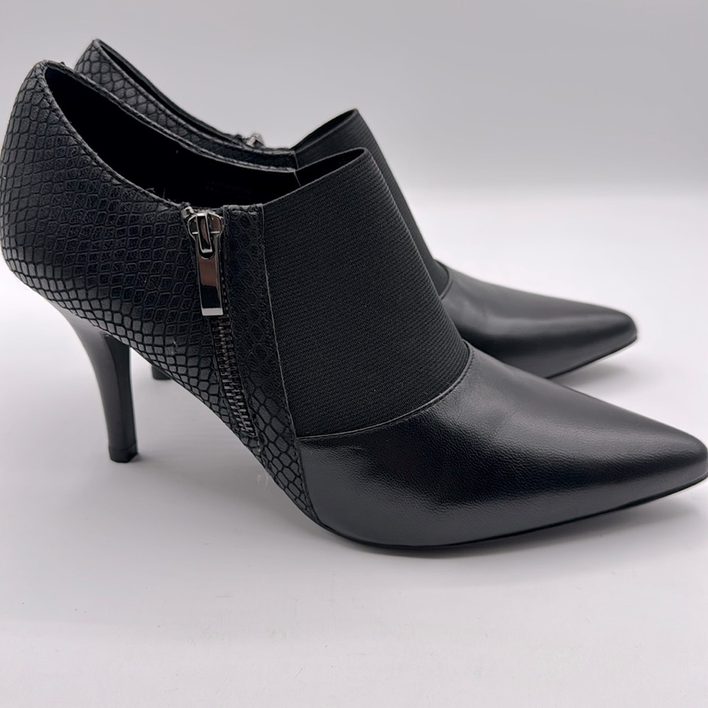 Tahari ‘Bea’ Heel leather upper size 8 1/2 M